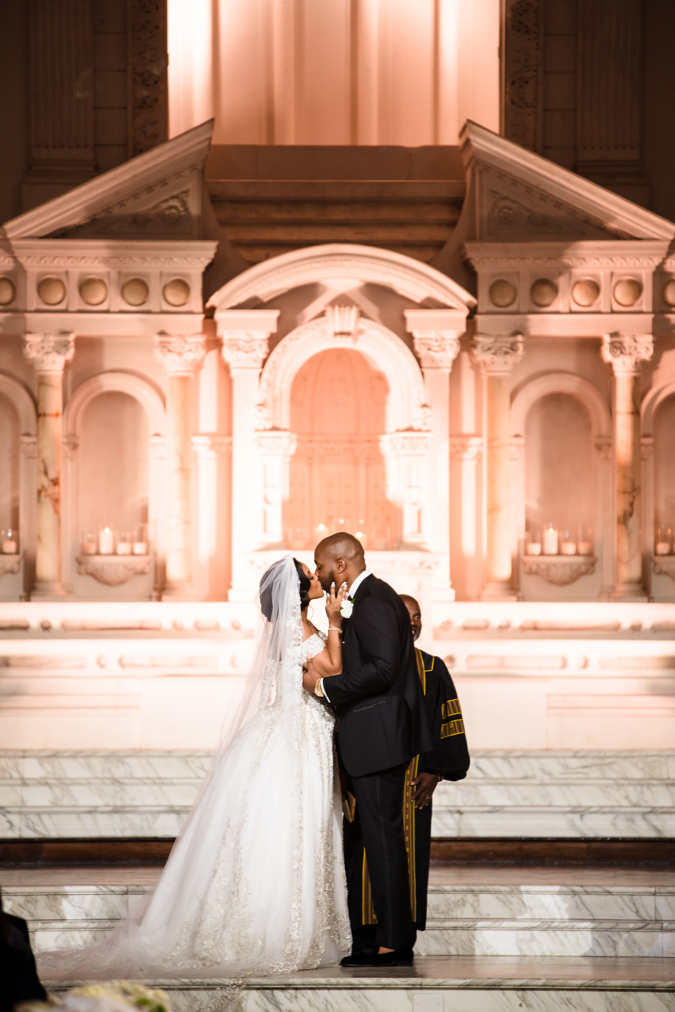 wedding-first-kiss-tips-and-ideas