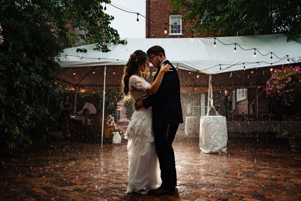 rain wedding photos