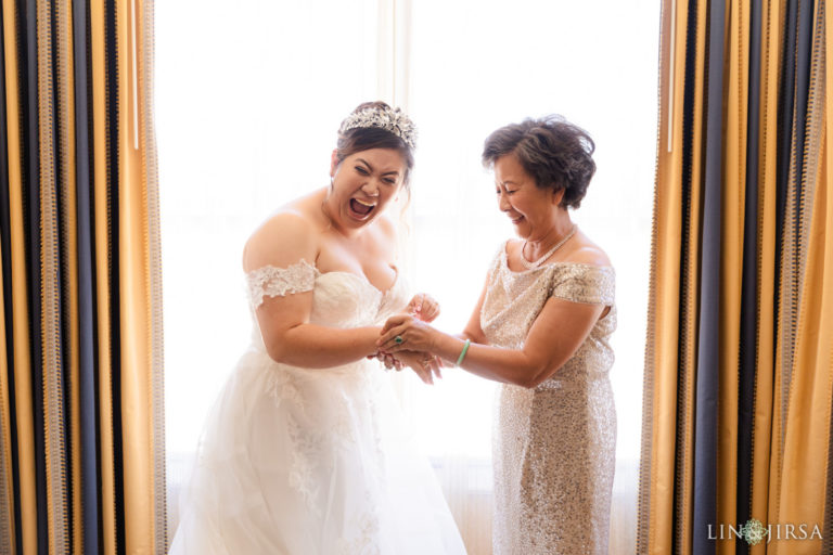 Complete Guide to Bride Getting Ready Photos
