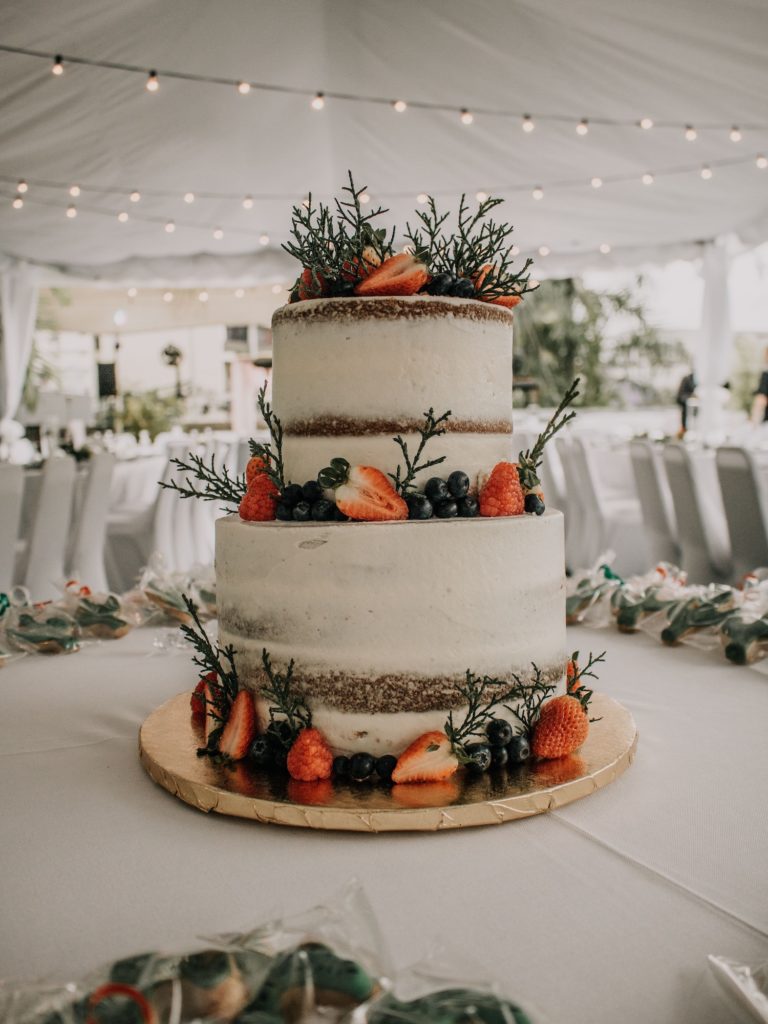 naked wedding cake ideas pexels rodolfo quirA³s