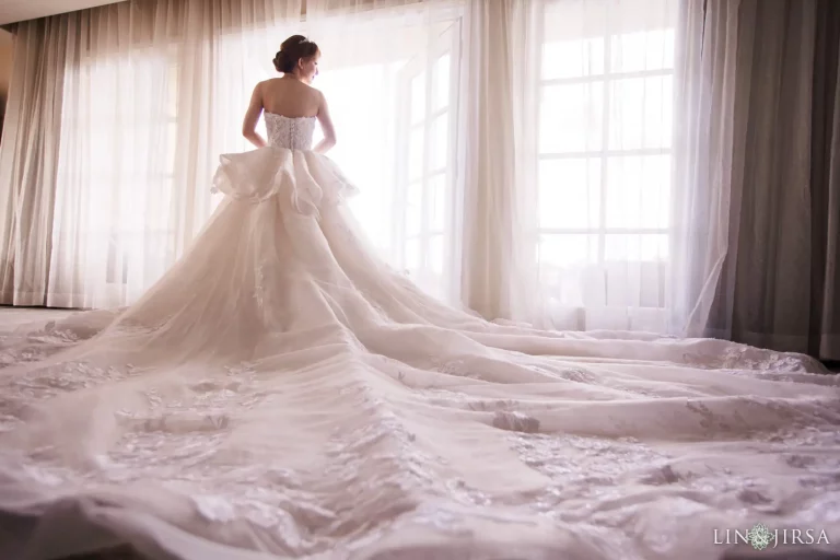 How to Choose a Wedding Dress According to Pros