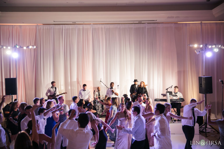 Band or DJ for Your Wedding? How to Choose