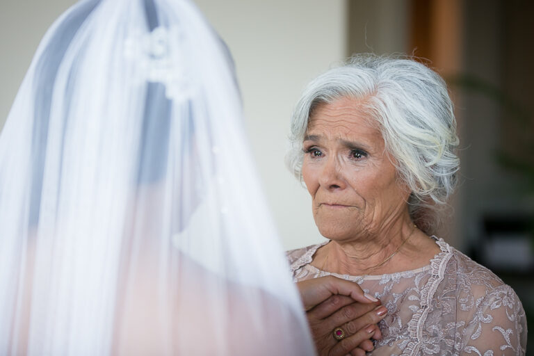 20+ Funny, Sweet, and Tear-Jerking Grandparent Moments at Weddings